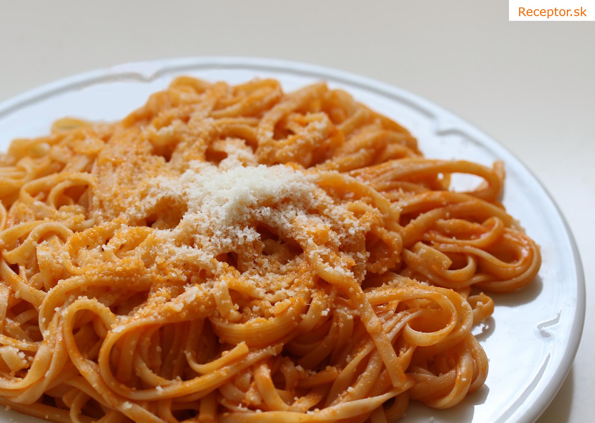 Čočkové cestoviny s parmezánovou omáčkou