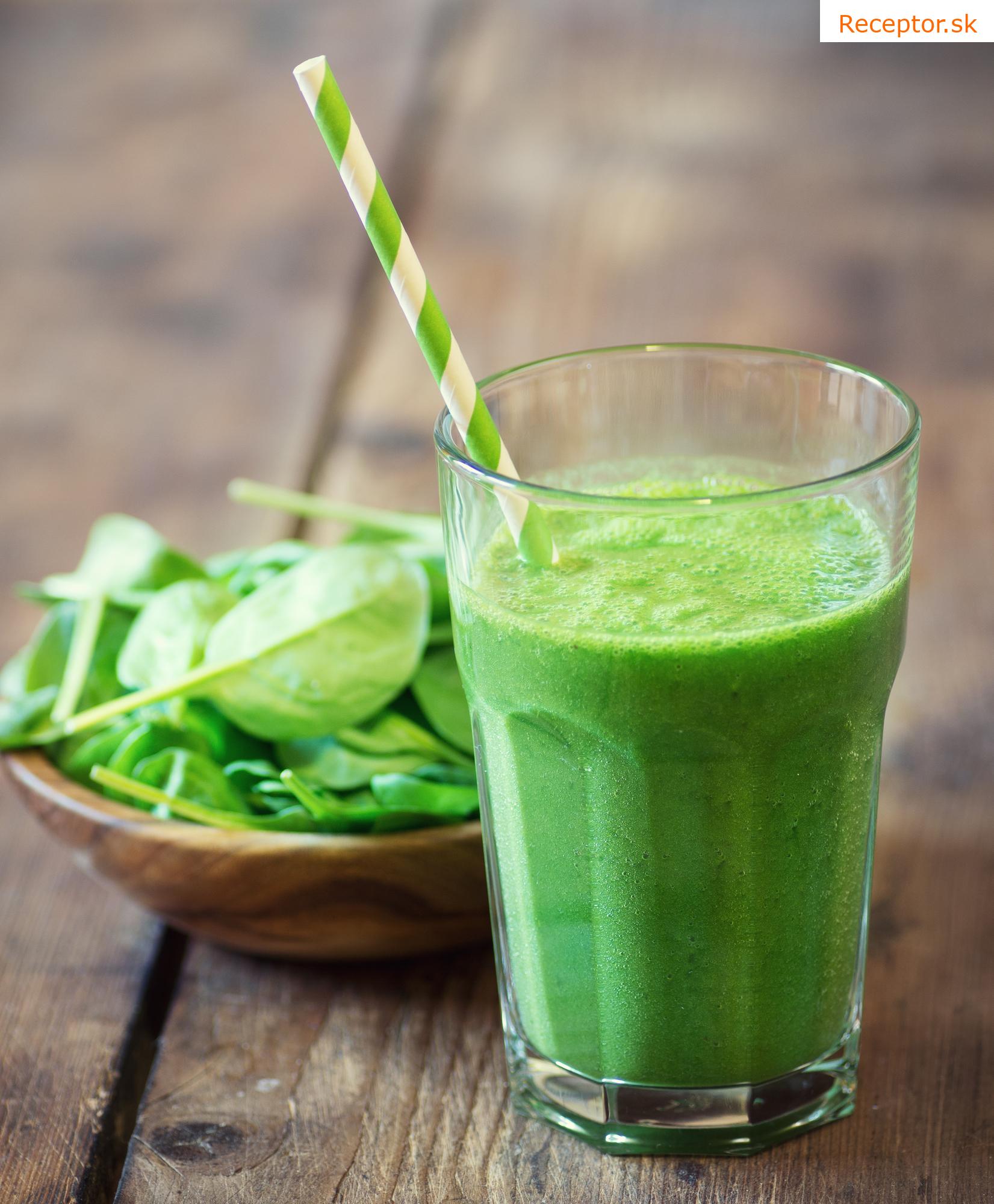 Jarné smoothie so špenátom a zelenými potravinami