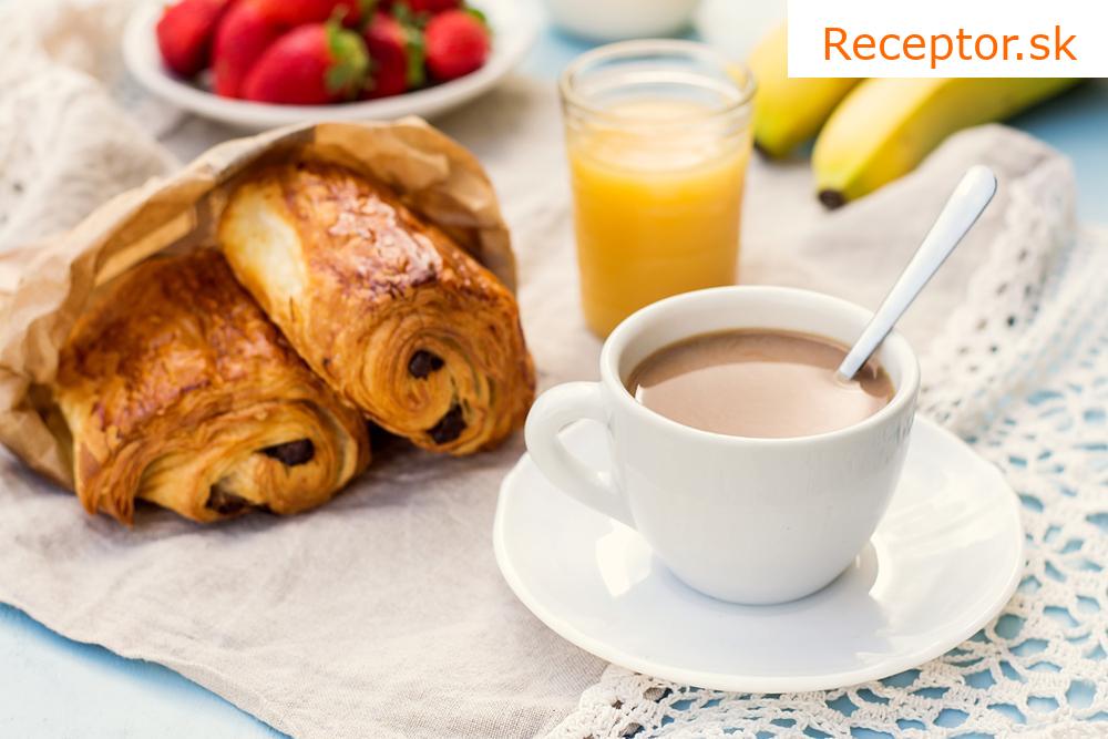 Maslový croissant s čokoládou