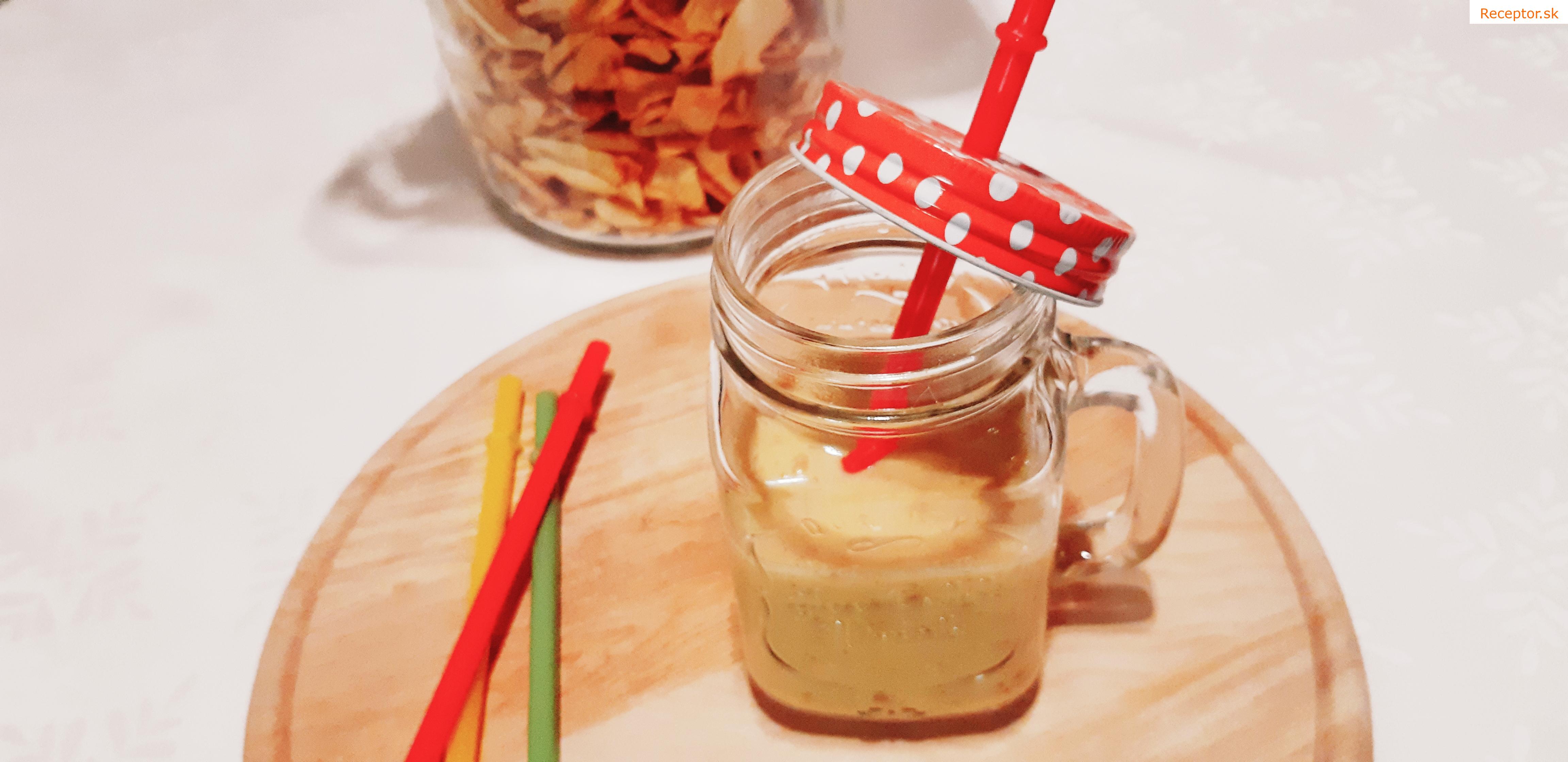 Pomerančové smoothie s goji a datľami