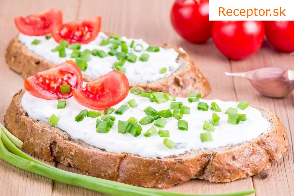 Vaječná nátierka so syrom a cesnakom
