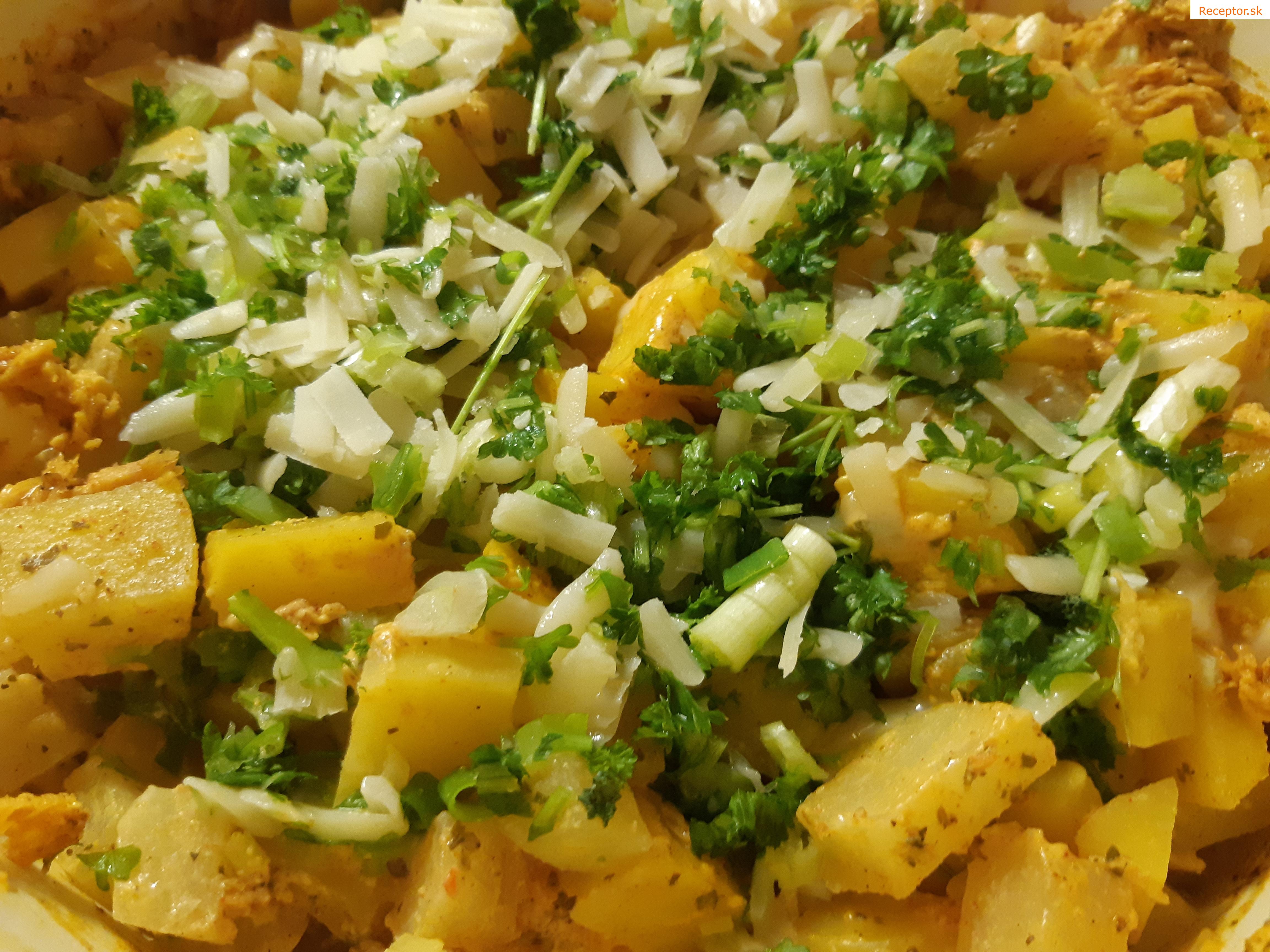 Zapečená cuketa s kalerábmi a cibuľou